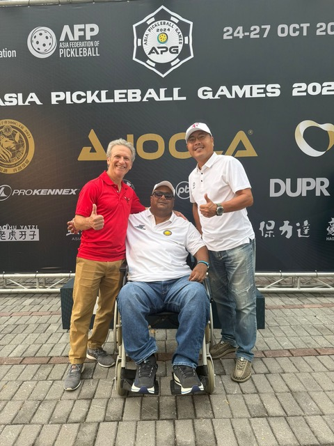 Picture left shows Seymour Rifkind (President WPF) on the left and Arvind Prabhoo (President IPF) in the centre and Hogan Lai (Chairman of Asia Pickleball Federation)